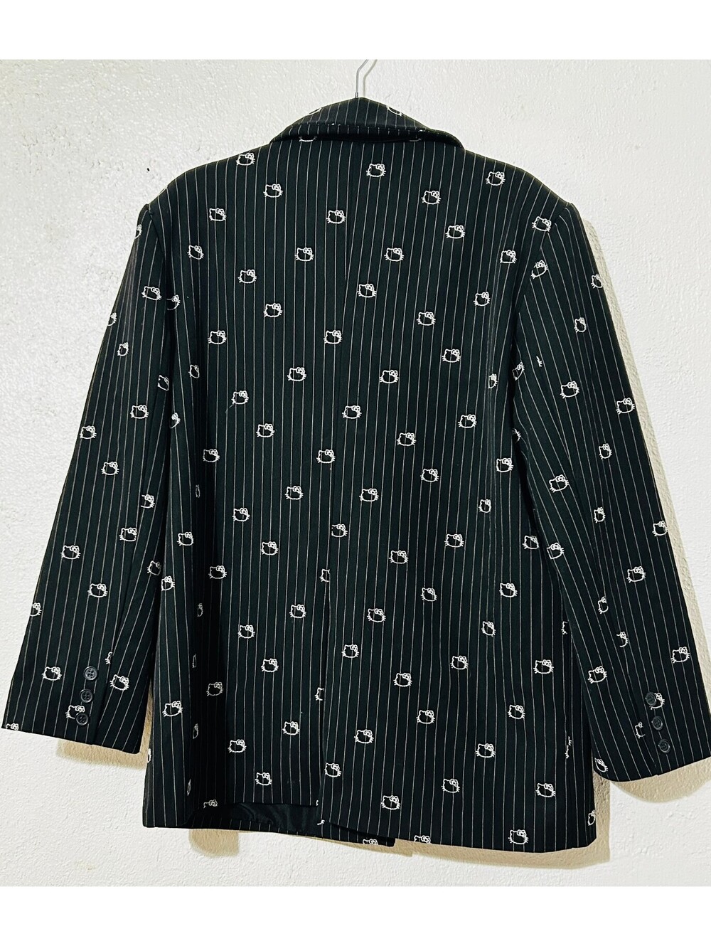 Hello Kitty x Forever 21 Black Pinstripe Blazer Embroidered Sanrio Oversized M - Picture 2 of 5